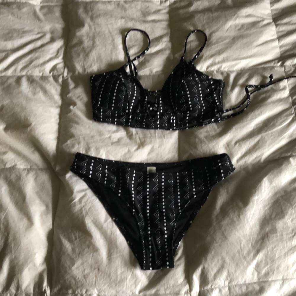 Cupshe black and white bikini size M